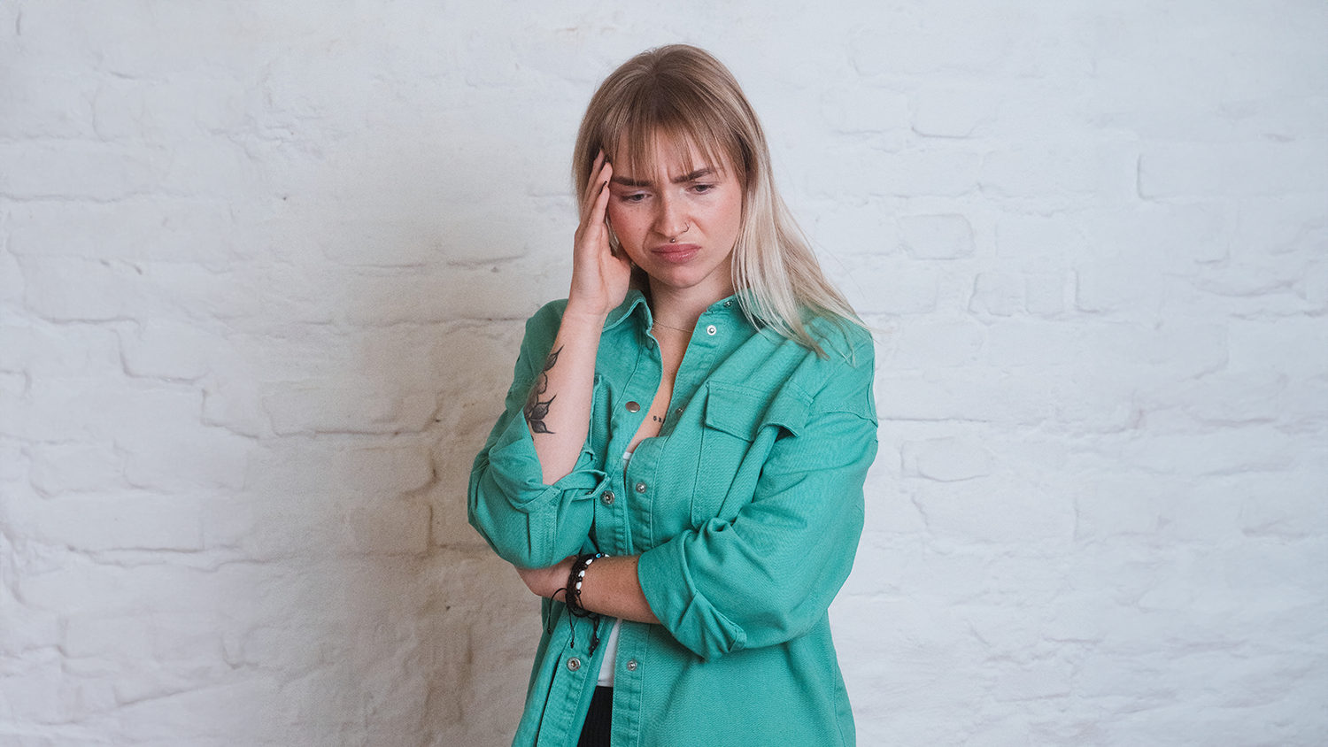 Working sick: Avoiding presenteeism through a resilient corporate culture Woman places her hand on her head